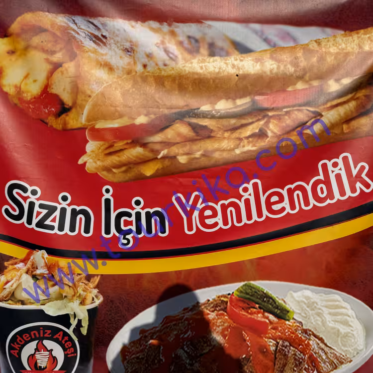 Φωτογραφία που γράφει στα τούρκικα Sizin için yenilendik (Ανακαινιστήκαμε για εσάς)