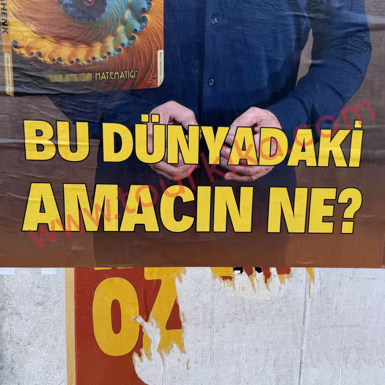 αφίσα στα τουρκικά που γράφει Bu dünyadaki amacın ne? (Ποιος είναι ο σκοπός σου σε αυτό τον κόσμο;)